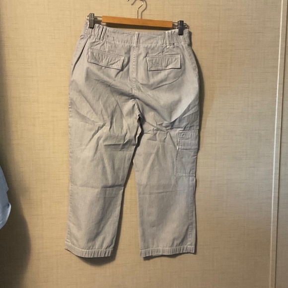 Chico's Light Gray Capris - Picture 3 of 5